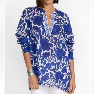 Johnny Was Camilla Henley Voyager Tunic Petite Large PL Blue White Floral V-Neck